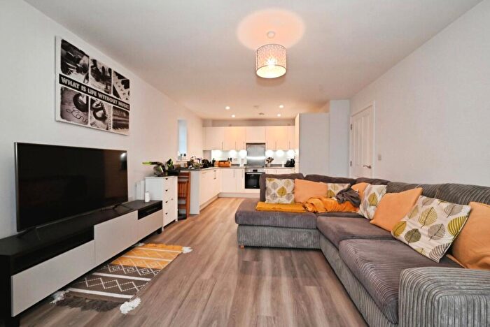 1 Bedroom Flat For Sale In Lockhart Drive, Wokingham, Berkshire, RG40