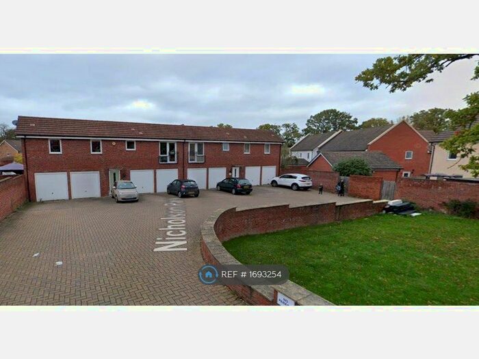 2 Bedroom Flat To Rent In Nicholson Park, Bracknell, RG12