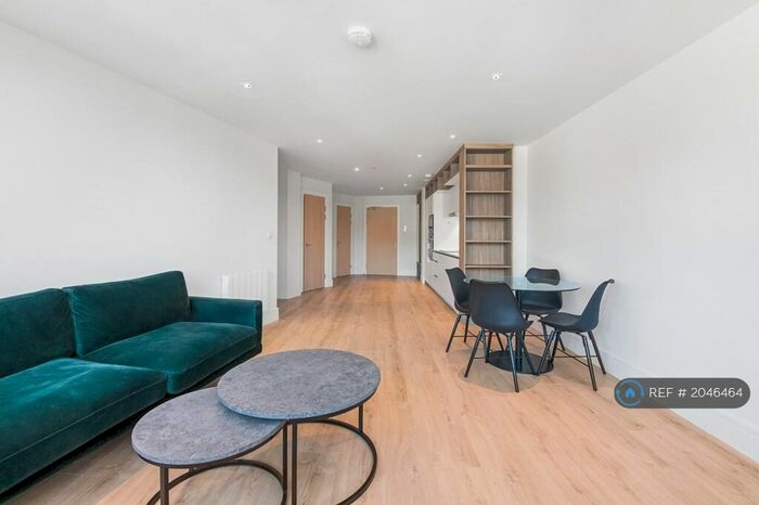 2 Bedroom Flat To Rent In Capella Court, Purley, CR8