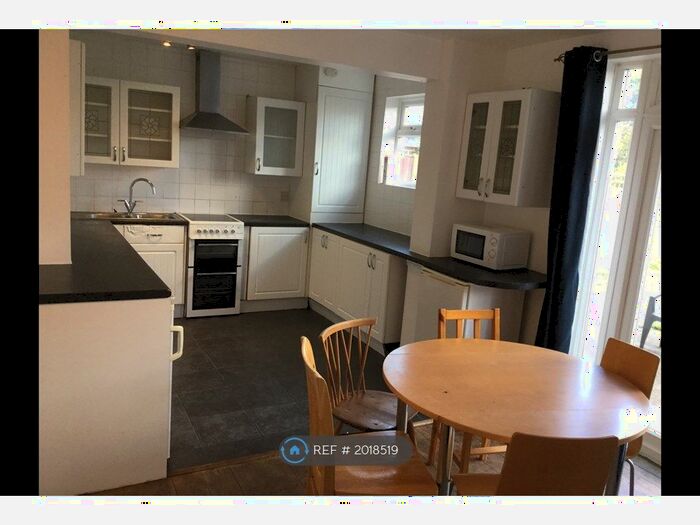 6 Bedroom Semi-Detached House To Rent In Cambridge Road, Kingston Upon Thames, KT1