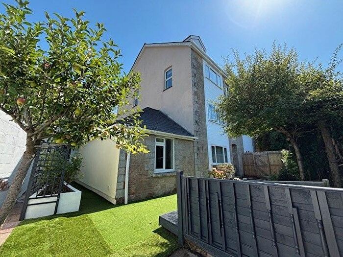 2 Bedroom Flat To Rent In Trenance Road, St. Austell, PL25