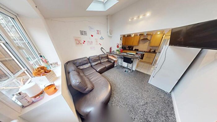 6 Bedroom Terraced House To Rent In Matlock Court, Nottingham, NG1
