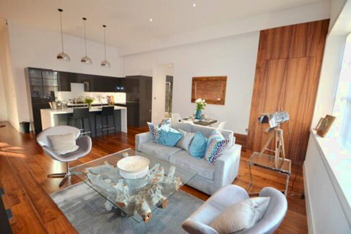 2 Bedroom Flat To Rent In Grenville Place, London, NW7