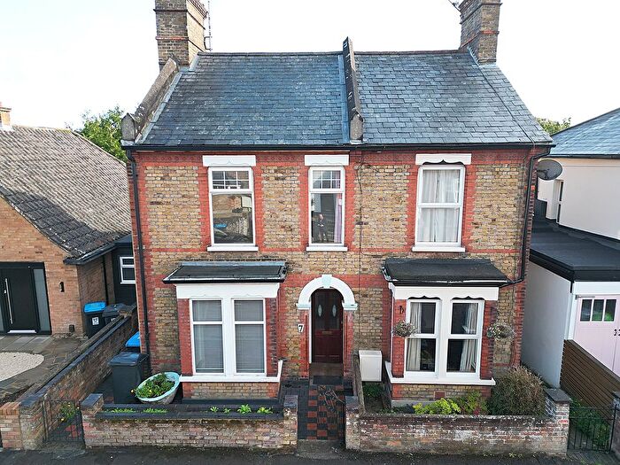 3 Bedroom Semi-Detached House For Sale In South Hill Road, Hemel Hempstead, Hertfordshire, HP1