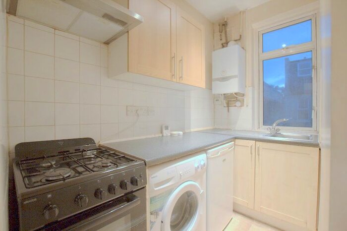 2 Bedroom Flat To Rent In Grove Road, London, SW19