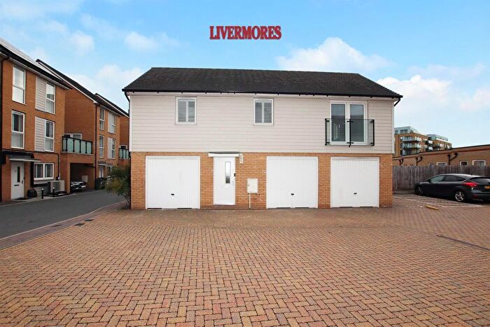 2 Bedroom Mews To Rent In Foster Drive, Dartford, DA1