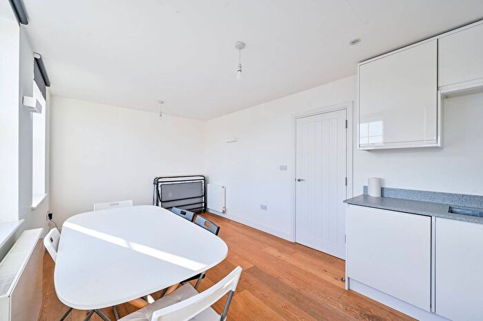 1 Bedroom Flat For Sale In London Road, Norbury, London, SW16