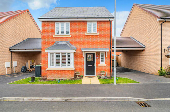 3 Bedroom Detached House For Sale In Hyacinth Drive, Dunmow, Essex, CM6