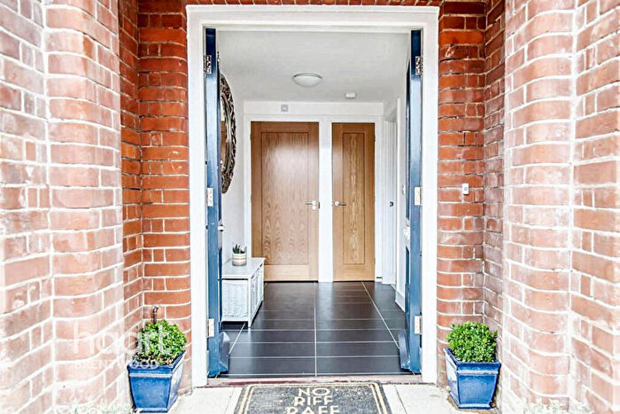 1 Bedroom Flat For Sale In Kensington Way, Brentwood, CM14