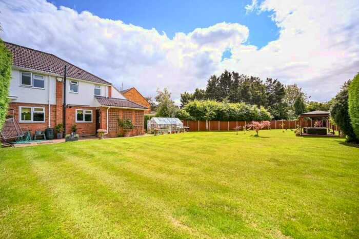 4 Bedroom Semi-Detached House To Rent In Ray Lea Close, Maidenhead, SL6