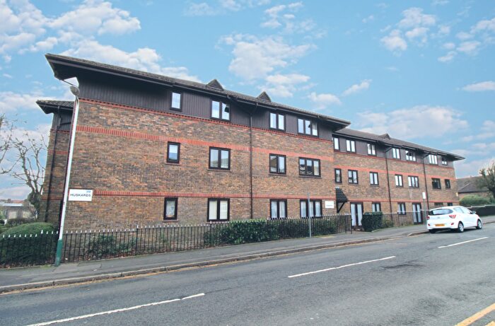 1 Bedroom Flat For Sale In Waldegrave Gardens, Upminster, Essex, RM14