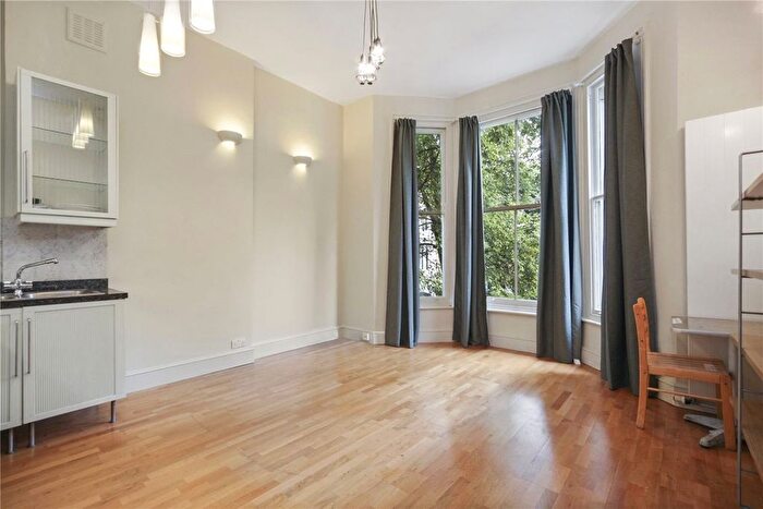 1 Bedroom Flat To Rent In Cambridge Gardens, North Kensington, W10