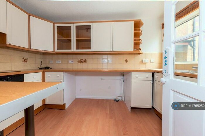 2 Bedroom End Of Terrace House To Rent In Copperfields, Luton, LU4