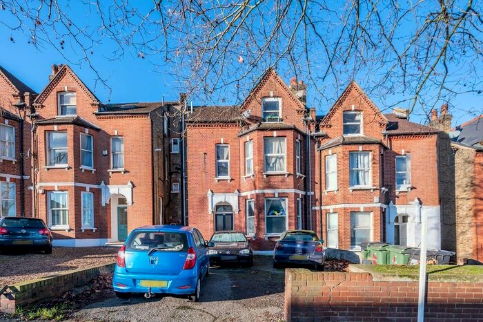 2 Bedroom Flat To Rent In Knights Hill, West Norwood, London, SE27