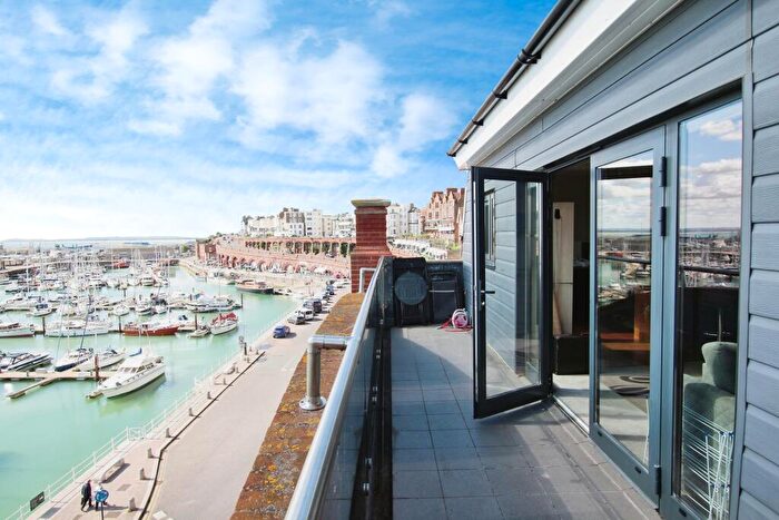 2 Bedroom Flat For Sale In Harbour Parade, Ramsgate, Kent, CT11