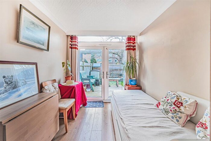 2 Bedroom Flat For Sale In Stanley Road, Carshalton, SM5