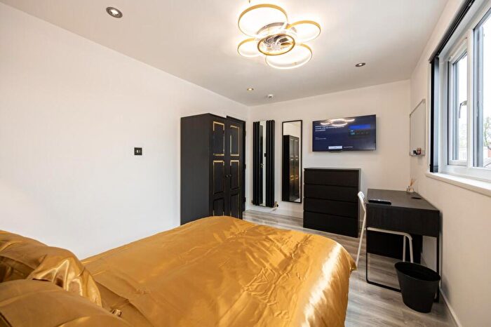 5 Bedroom House To Rent In Sherlock Street, Manchester, M14