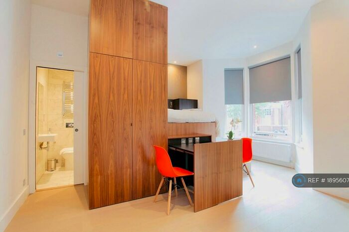 Studio To Rent In Dennington Park Road, London, NW6