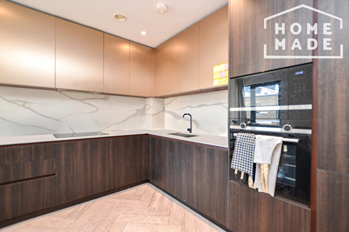 2 Bedroom Flat To Rent In Luxe Tower, E1