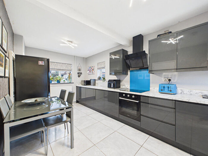 2 Bedroom Detached House For Sale In Heath Road, Holmewood, S42