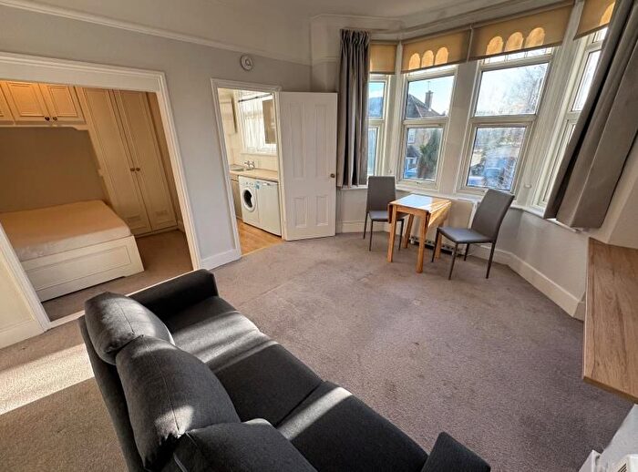 Studio To Rent In Eton Avenue, North Finchley, N12