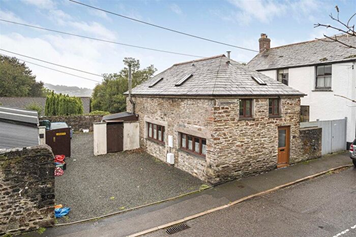 3 Bedroom Detached House For Sale In Roydon Road, Launceston, PL15