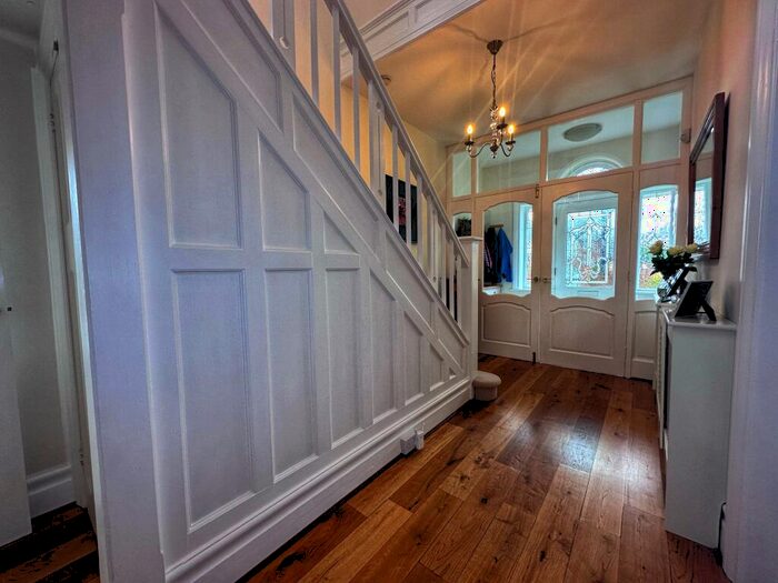 3 Bedroom SemiDetached House For Sale In Benton Road, Benton