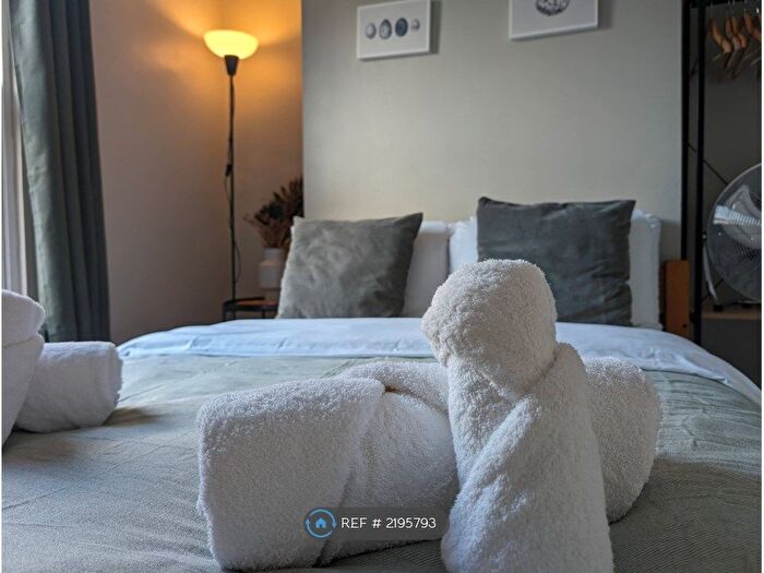 2 Bedroom Terraced House To Rent In Hadleigh Street, London, E2