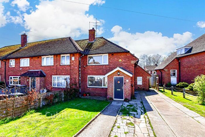 2 Bedroom End Of Terrace House For Sale In Belloc Road, Littlehampton, West Sussex, BN17