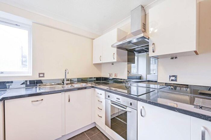 2 Bedroom Flat To Rent In Back Church Lane, Aldgate, London, E1