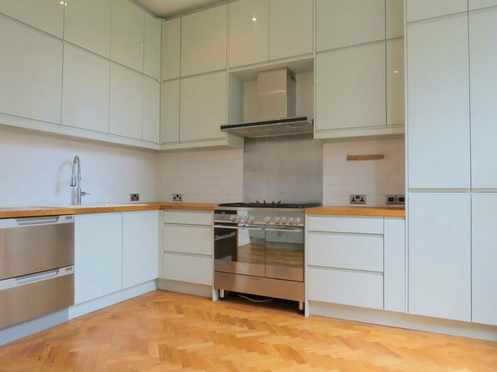 2 Bedroom Apartment To Rent In Jasper Road, Upper Norwood, London, SE19