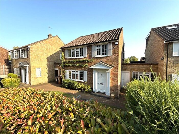 3 Bedroom Detached House For Sale In Church Road, Potters Bar, EN6