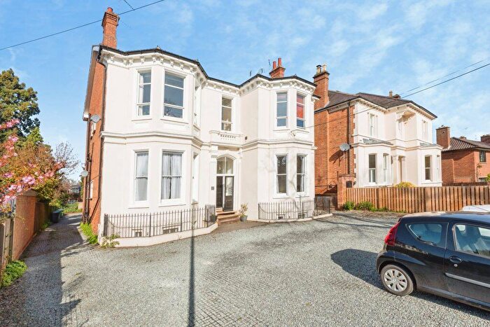 2 Bedroom Flat For Sale In Oakhurst, , Lillington Road, CV32