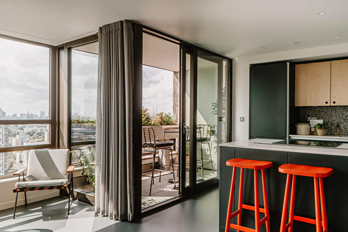 3 Bedroom Flat To Rent In Balfron Tower, St Leonards Road, London, E14