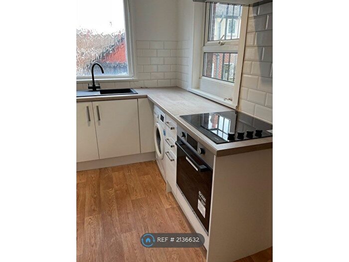 1 Bedroom Flat To Rent In Roundhay, Leeds, LS8