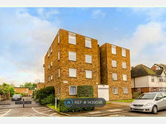 2 Bedroom Flat To Rent In Acacia Grove, New Malden, KT3