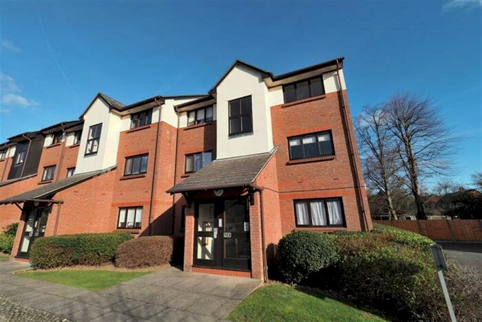 1 Bedroom Apartment To Rent In Maple Gate, Loughton, IG10
