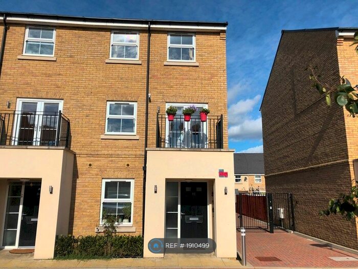 4 Bedroom End Of Terrace House To Rent In Autumn Way, West Drayton, UB7