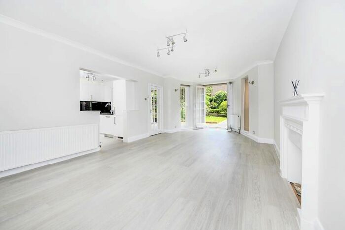 2 Bedroom Flat To Rent In Randolph Road, London, W9