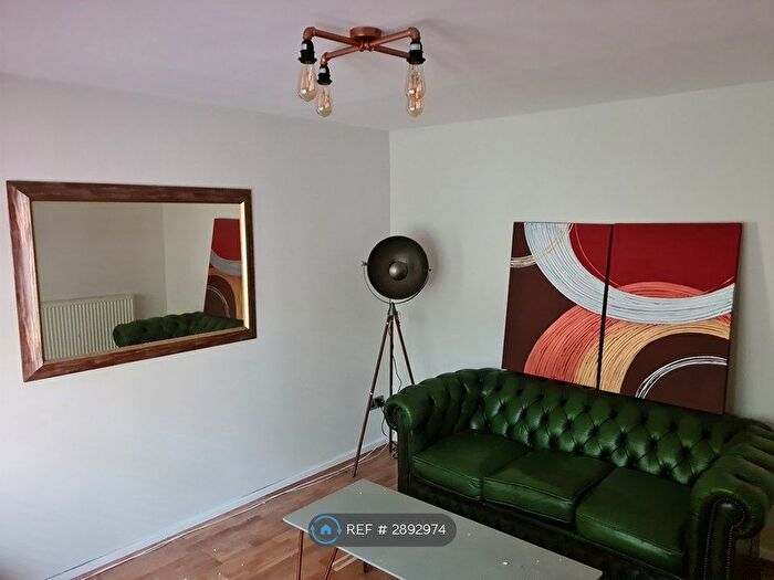 3 Bedroom Terraced House To Rent In Chandos Fold, Leeds, LS8