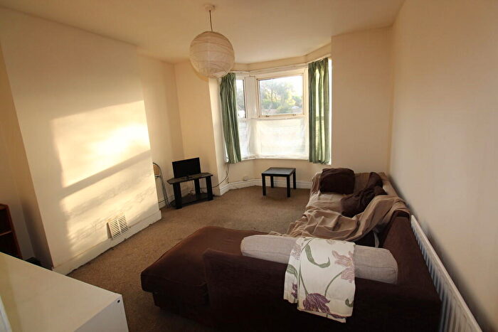 2 Bedroom Flat To Rent In Bitterne Road West, Southampton, SO18