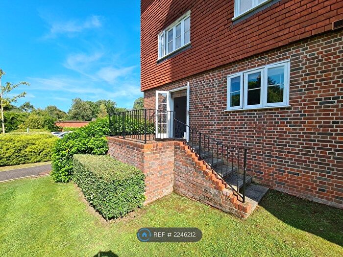 2 Bedroom Flat To Rent In Elizabeth House, Banstead, SM7