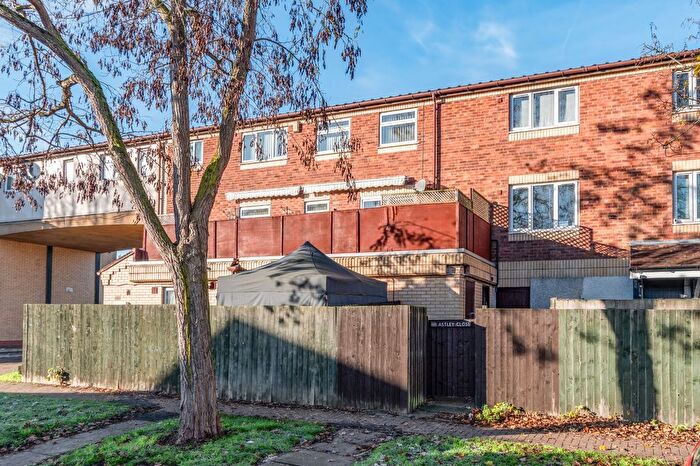 3 Bedroom Flat For Sale In Astley Close, Woodrow, Redditch, B98