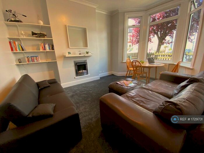 3 Bedroom Maisonette To Rent In Buchanan Gardens, London, NW10