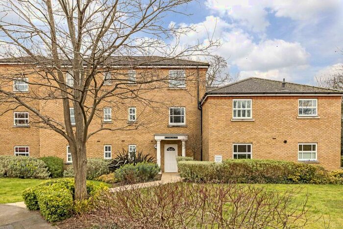 2 Bedroom Flat To Rent In White Lodge Close, Isleworth, TW7