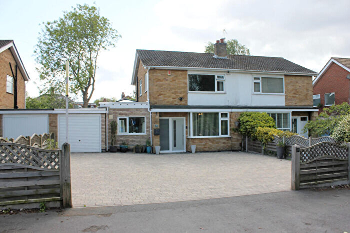 3 Bedroom Semi Detached House For Sale In Brighton Avenue, Wigston, Leicester, LE18