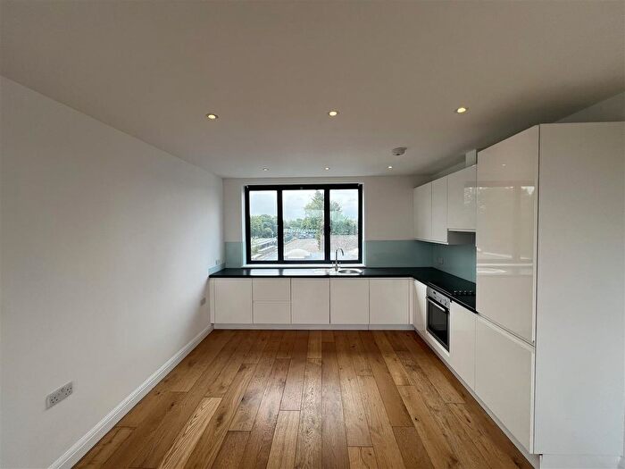 2 Bedroom Flat To Rent In Station Approach, High Street Wanstead, London, E11
