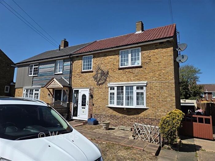 3 Bedroom Semi Detached House For Sale In Milsted Road, Twydall, Gillingham, Kent, ME8