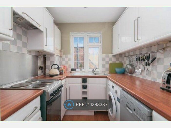 2 Bedroom Flat To Rent In Dover Court, London, SE10