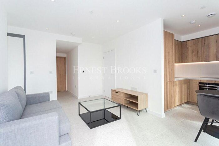 Apartment To Rent In Jacquard Point, Tapestry Way, Whitechapel, E1